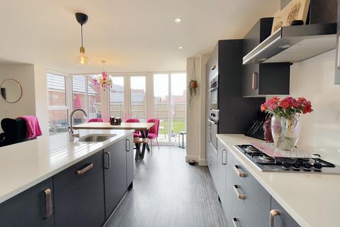 4 bedroom detached house for sale, Hurley Place, Hugglescote, LE67