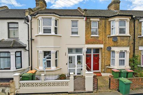 4 bedroom terraced house for sale, Fifth Avenue, London E12