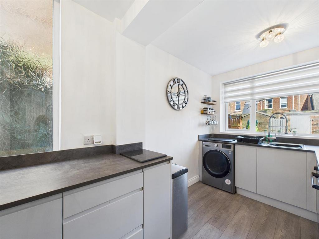 Kitchen 1.jpg