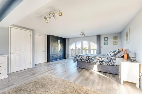 39 Ellingham Road, Chessington, KT9 2JA