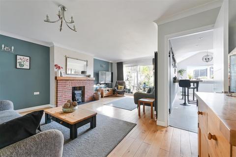 39 Ellingham Road, Chessington, KT9 2JA