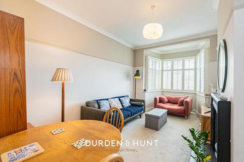 2 bedroom maisonette for sale, High Street, Hornchurch, RM12