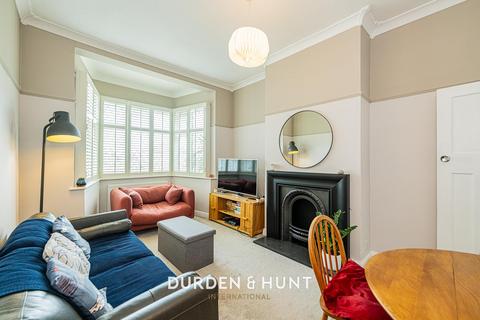 2 bedroom maisonette for sale, High Street, Hornchurch, RM12