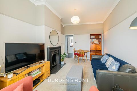 2 bedroom maisonette for sale, High Street, Hornchurch, RM12