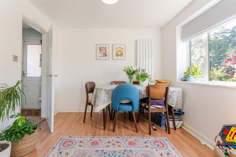 49 Bracken Bank, Ascot, SL5 8HW