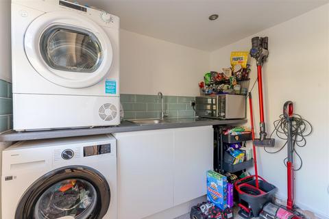 49 Bracken Bank, Ascot, SL5 8HW
