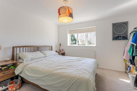 49 Bracken Bank, Ascot, SL5 8HW