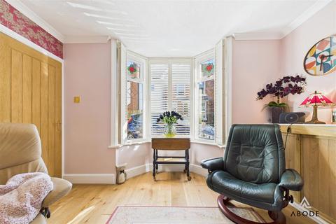 15 Bank Close, Uttoxeter, ST14 8BP