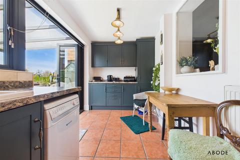 15 Bank Close, Uttoxeter, ST14 8BP