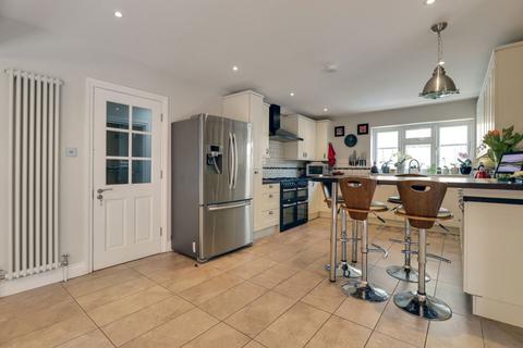 28 Forge Drive, Claygate, Esher, KT10 0HR