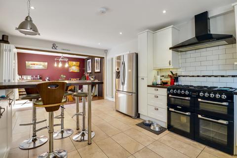 28 Forge Drive, Claygate, Esher, KT10 0HR