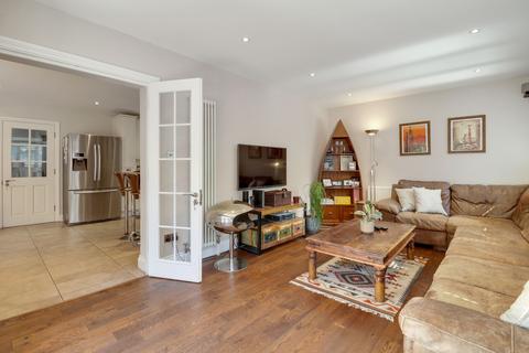 28 Forge Drive, Claygate, Esher, KT10 0HR