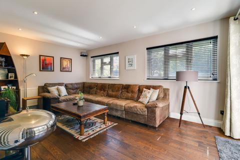 28 Forge Drive, Claygate, Esher, KT10 0HR
