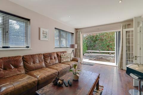 28 Forge Drive, Claygate, Esher, KT10 0HR