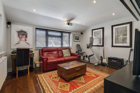 28 Forge Drive, Claygate, Esher, KT10 0HR