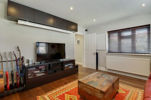 28 Forge Drive, Claygate, Esher, KT10 0HR