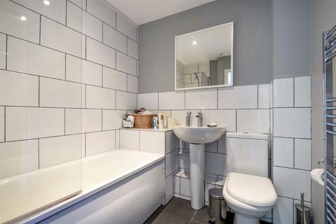 4 bedroom house to rent, Lisle Close, London SW17