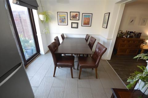 4 bedroom semi-detached house for sale, Kinross Crescent, Luton, Bedfordshire, LU3