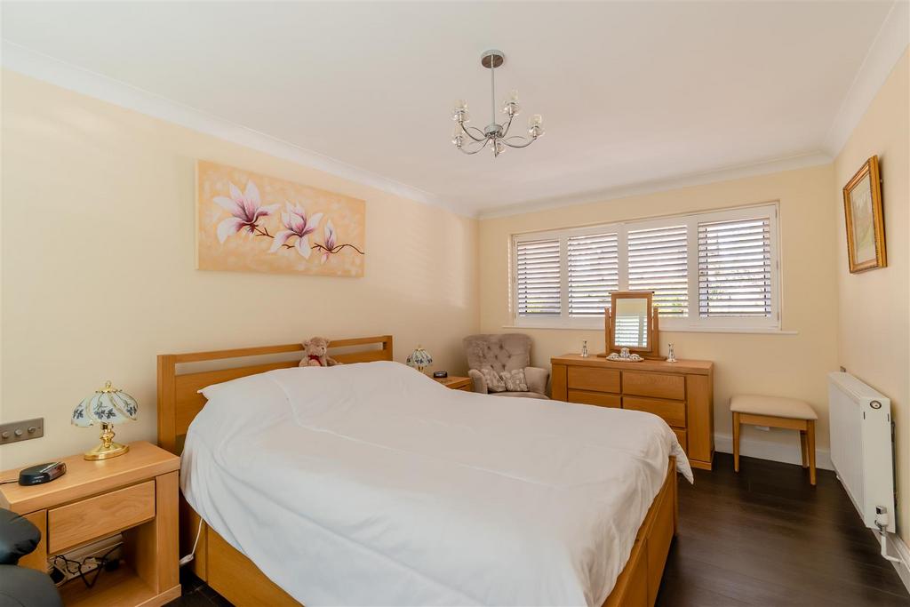 8643398-interior16.jpg