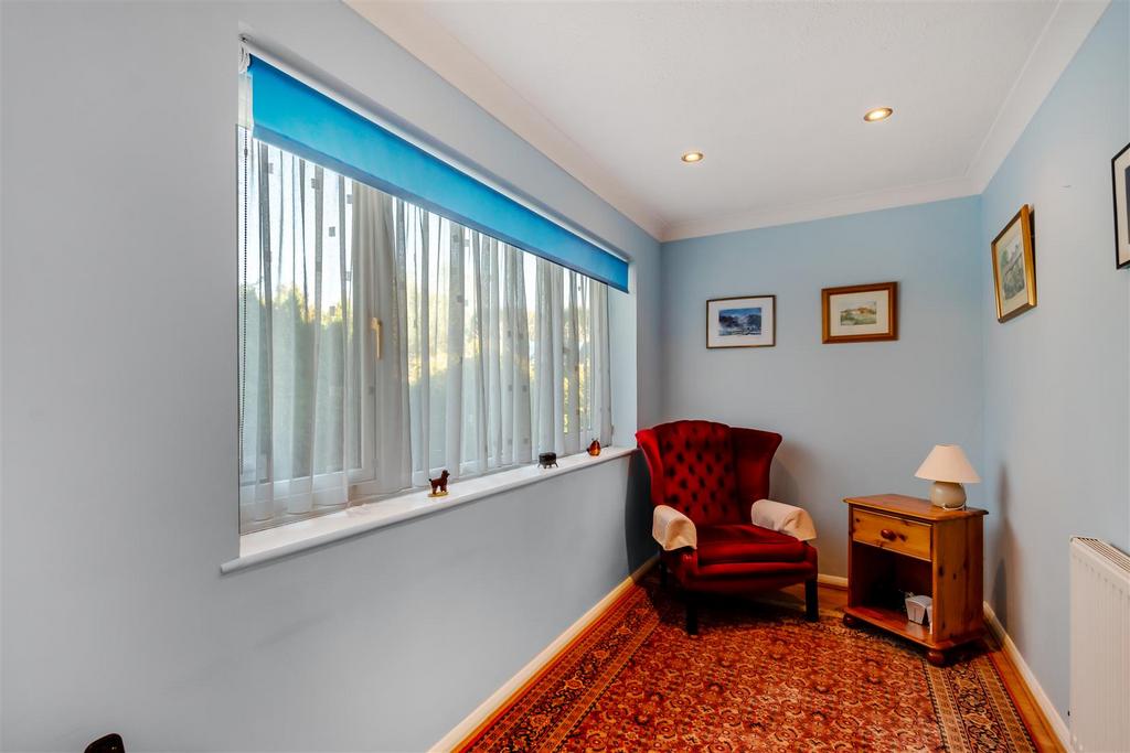8643398-interior01.jpg