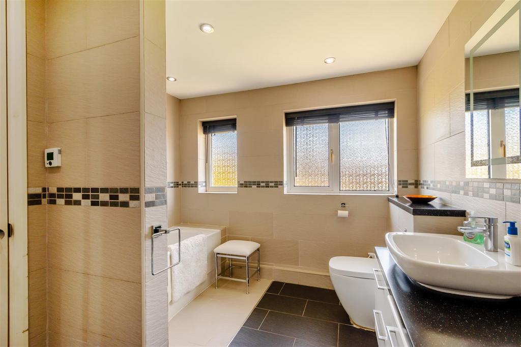 8643398-interior02.jpg