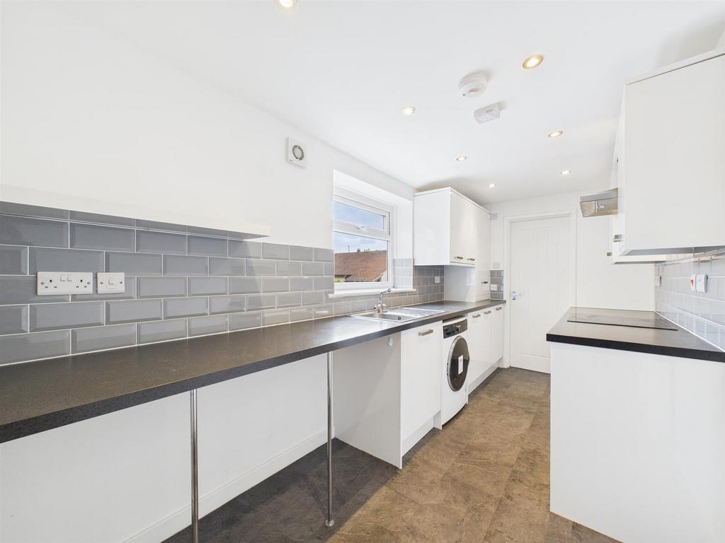 Kitchen 2.jpg