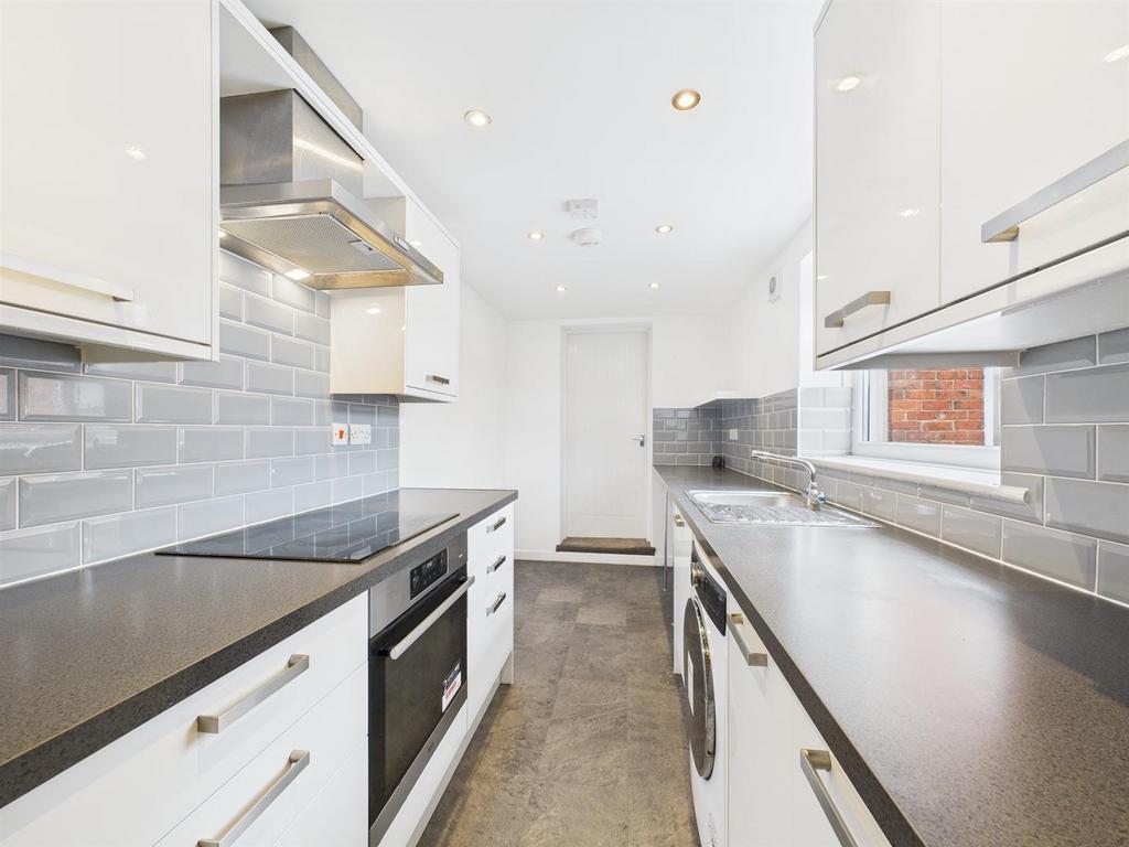 Kitchen 5.jpg