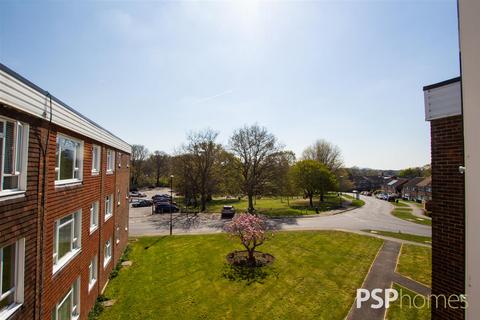 2 bedroom flat for sale, Wolstonbury Court, Burgess Hill