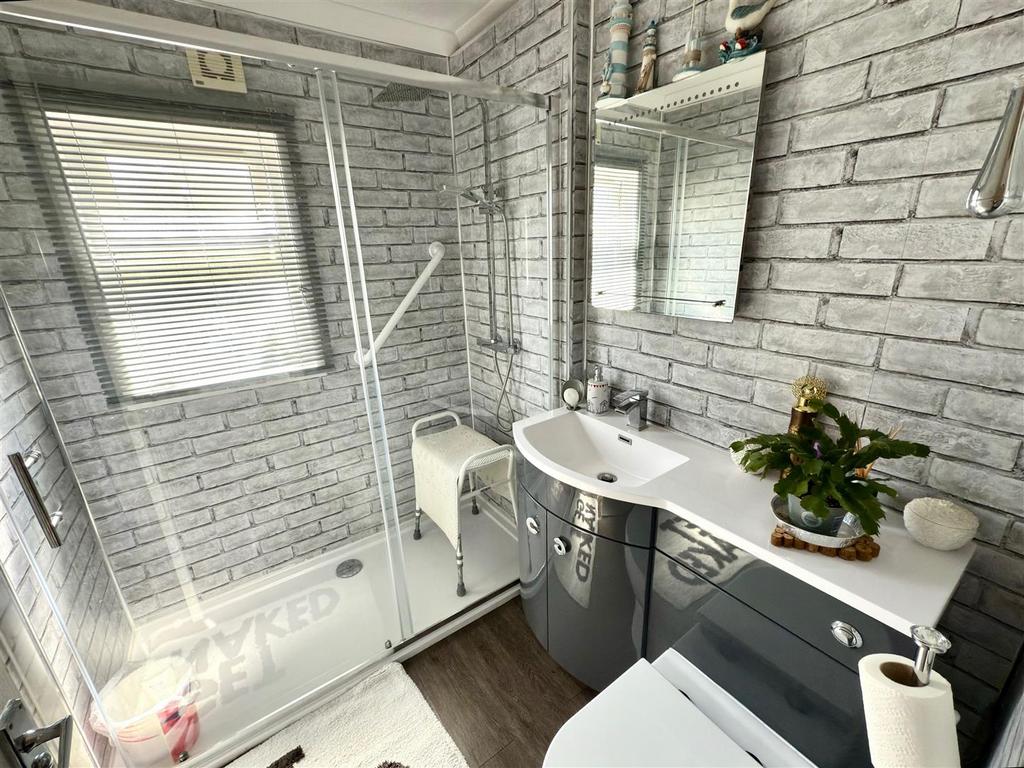 Shower Room.jpg