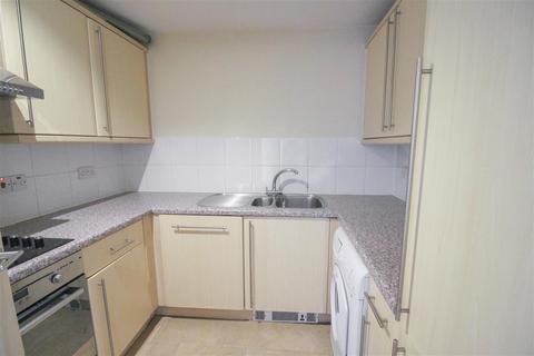 2 bedroom flat for sale, Orchard Court, Wey Hill, Haslemere