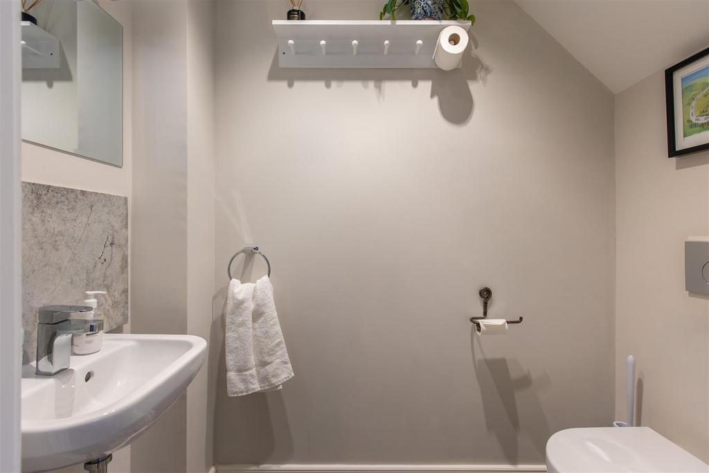 Pinfold Cottage WC.jpg