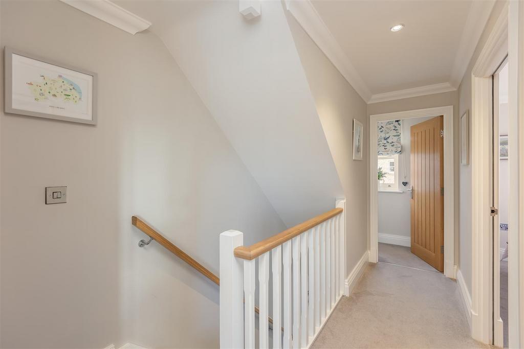 Pinfold Cottage Landing.jpg