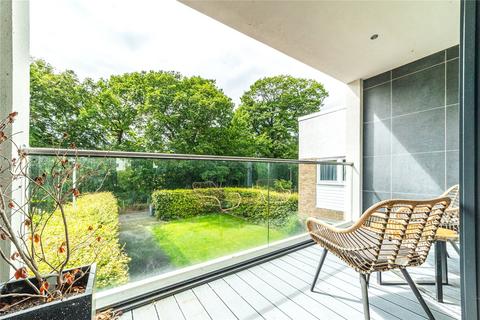 8 Cammo Walk, Edinburgh, EH4 8AN