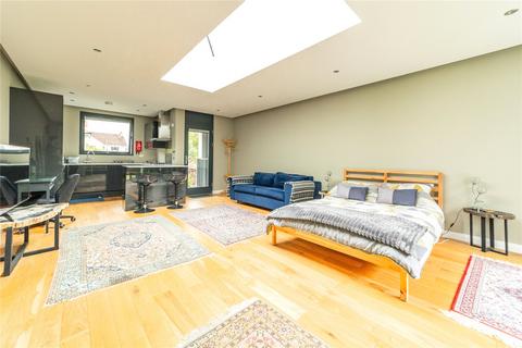 8 Cammo Walk, Edinburgh, EH4 8AN