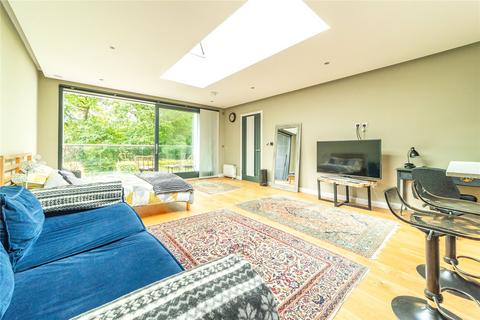 8 Cammo Walk, Edinburgh, EH4 8AN