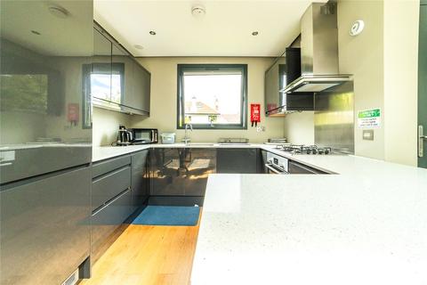 8 Cammo Walk, Edinburgh, EH4 8AN