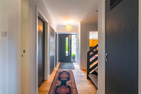 8 Cammo Walk, Edinburgh, EH4 8AN