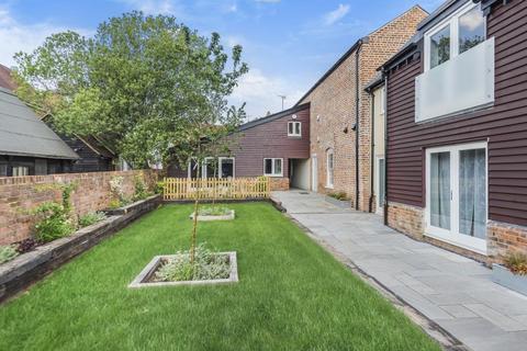 1 bedroom maisonette for sale, Market Place,  Henley-On-Thames,  RG9