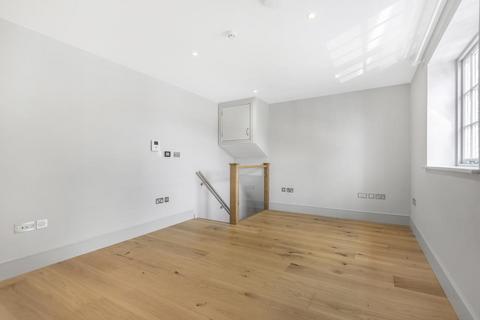 1 bedroom maisonette for sale, Market Place,  Henley-On-Thames,  RG9