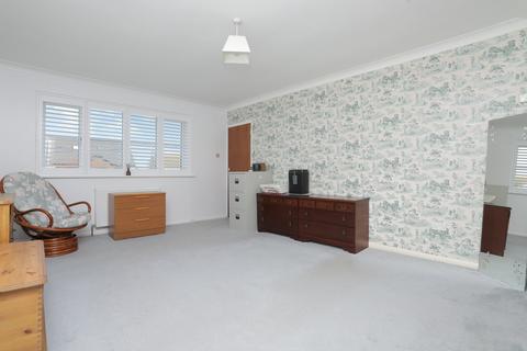 3 bedroom semi-detached house for sale, Daryngton Avenue, Birchington, CT7