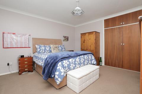 3 bedroom semi-detached house for sale, Daryngton Avenue, Birchington, CT7