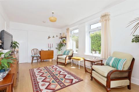 21 North Avenue, Goring By Sea, Worthing, BN12 4DA