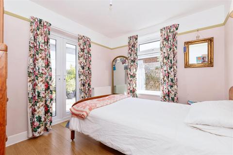 21 North Avenue, Goring By Sea, Worthing, BN12 4DA