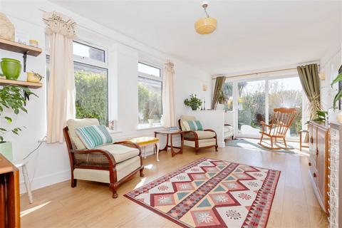 21 North Avenue, Goring By Sea, Worthing, BN12 4DA