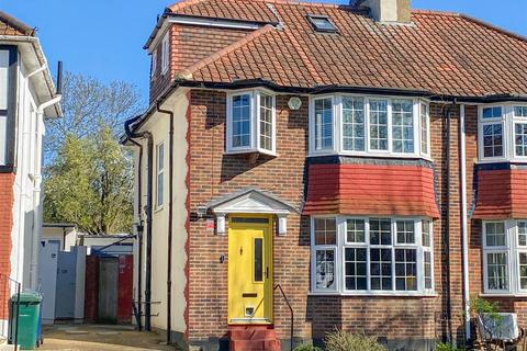 5 bedroom semi-detached house for sale, 5 Bedroom house in Farm Road HA8