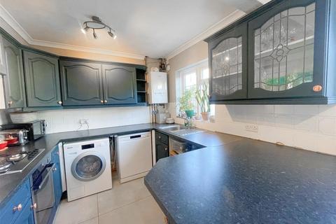 5 bedroom semi-detached house for sale, 5 Bedroom house in Farm Road HA8