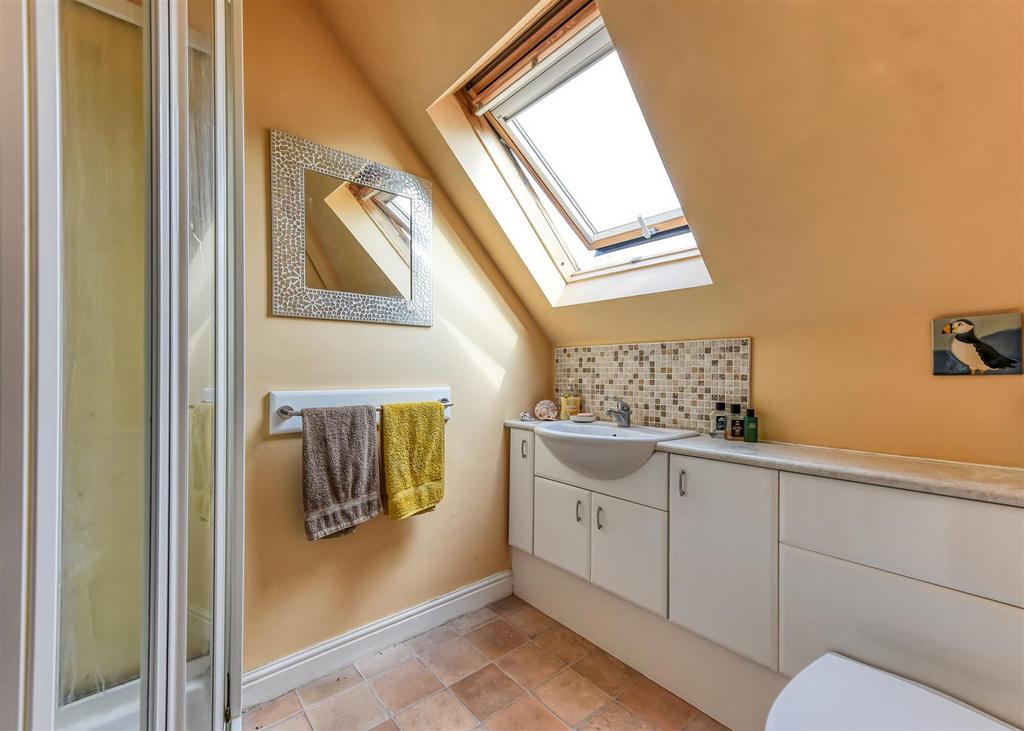Coachmans Croft-bed1 ensuite.jpg