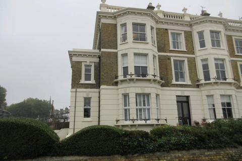 2 bed flat/apartment for rent in Clifton Terrace, Southend On Sea