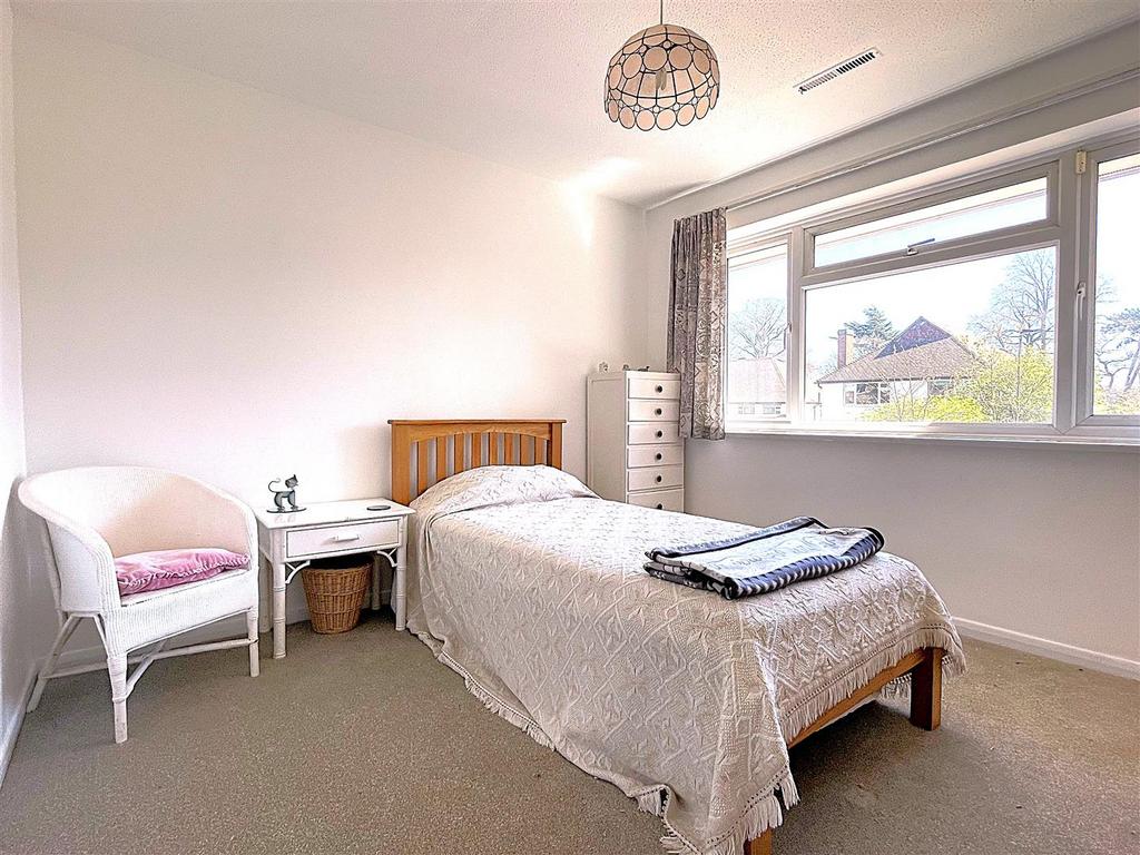 Bedroom1.a.jpg