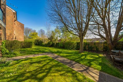 35 Elder Close, Winchester, SO22 4LG